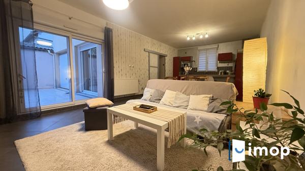 Maison avec extérieur