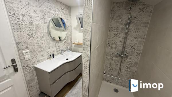 Maison avec extérieur