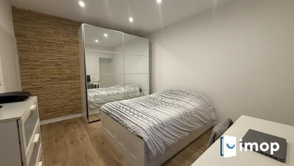 Maison avec extérieur