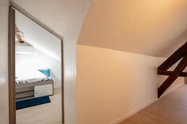 LIEUX UNIQUES -  PROPRIÉTÉS PRIVÉES - PROPOSE TRES JOLIE MAISON DE VILLE DE 208 M² ET SA COUR INTERIEURE - GARE 800 M À PIED