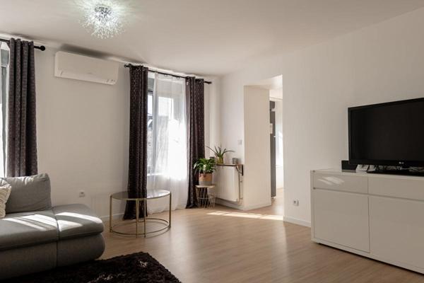 LIEUX UNIQUES -  PROPRIÉTÉS PRIVÉES - PROPOSE TRES JOLIE MAISON DE VILLE DE 208 M² ET SA COUR INTERIEURE - GARE 800 M À PIED