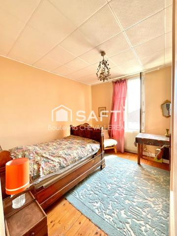 Belle Maison en pierre de 190m2, non mitoyenne, avec jardin, véranda et garages.