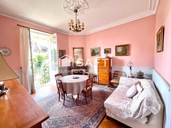 Belle Maison en pierre de 190m2, non mitoyenne, avec jardin, véranda et garages.