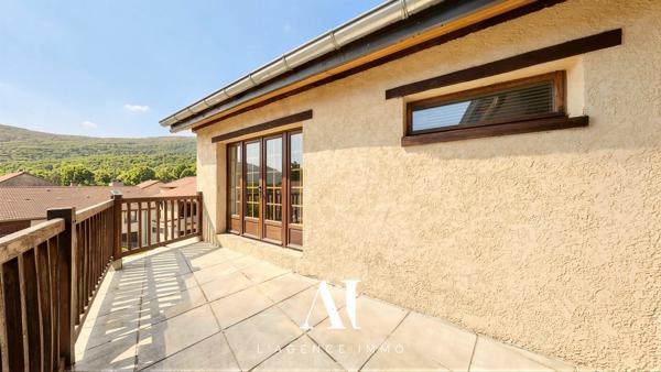 Maison de Village T7 Terrasse Parking Sous-sol 4 chambres Péron O1630