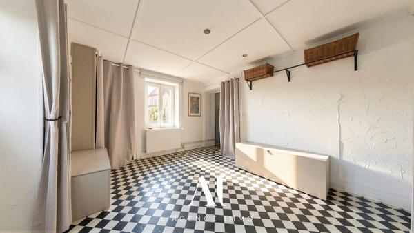 Maison de Village T7 Terrasse Parking Sous-sol 4 chambres Péron O1630