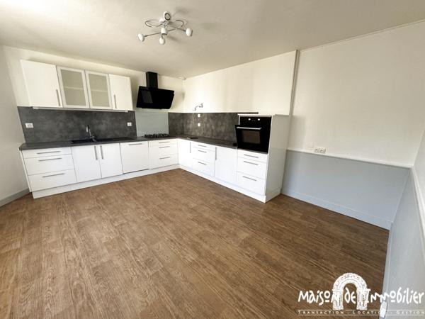 Vente Maison de village - 4 pièces - 109m² - Grande cour et deux garages - JAVREZAC