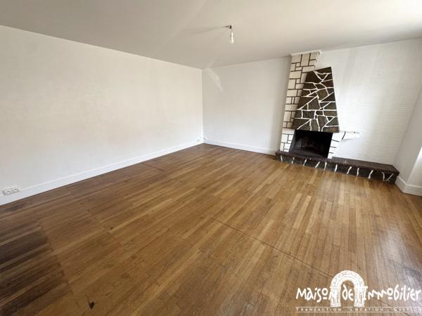 Vente Maison de village - 4 pièces - 109m² - Grande cour et deux garages - JAVREZAC