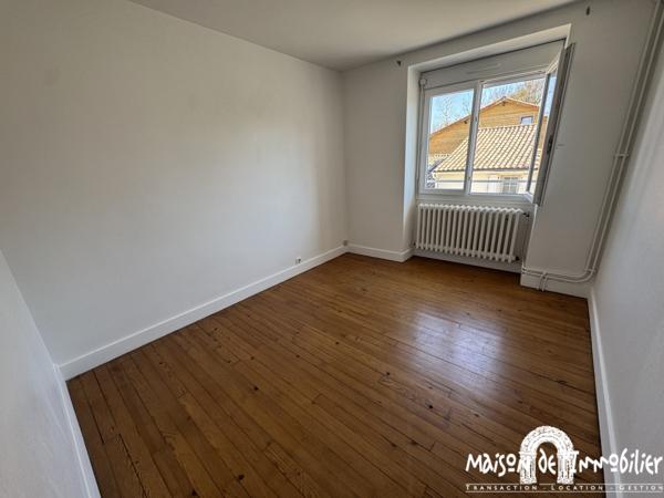 Vente Maison de village - 4 pièces - 109m² - Grande cour et deux garages - JAVREZAC