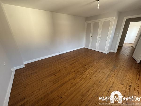 Vente Maison de village - 4 pièces - 109m² - Grande cour et deux garages - JAVREZAC