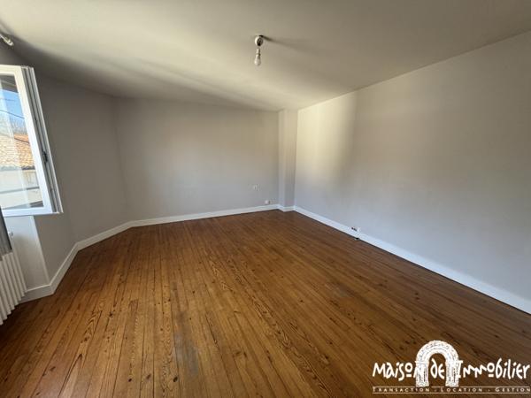 Vente Maison de village - 4 pièces - 109m² - Grande cour et deux garages - JAVREZAC