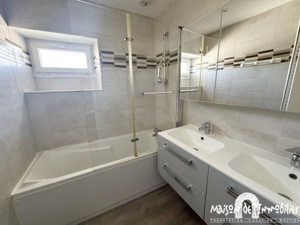 Vente Maison de village - 4 pièces - 109m² - Grande cour et deux garages - JAVREZAC