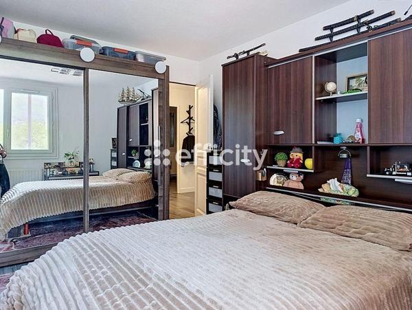 Appartement
         4 pièces
        - 85 m² Exclusivité 175 000 € *