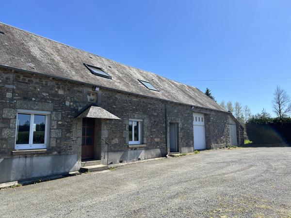 Longère en pierre avec dépendances sur 9500 m², aux portes de Quintin