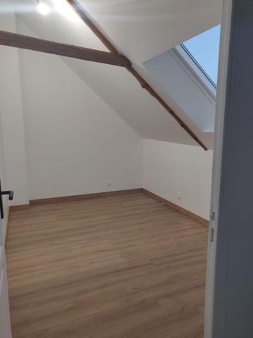 Longère en pierre avec dépendances sur 9500 m², aux portes de Quintin