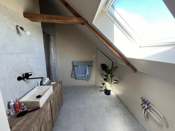 Longère en pierre avec dépendances sur 9500 m², aux portes de Quintin