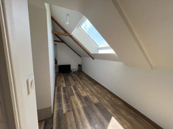 Longère en pierre avec dépendances sur 9500 m², aux portes de Quintin