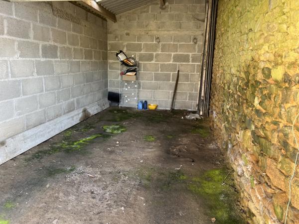 Longère en pierre avec dépendances sur 9500 m², aux portes de Quintin