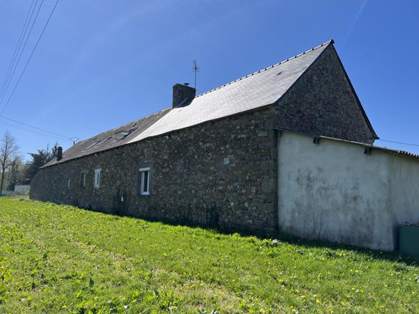 Longère en pierre avec dépendances sur 9500 m², aux portes de Quintin
