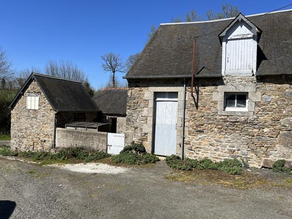 Longère en pierre avec dépendances sur 9500 m², aux portes de Quintin