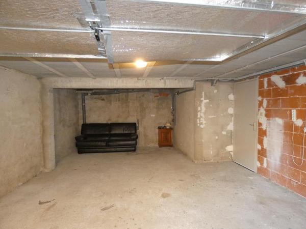 Immeuble de rapport composé de 2 appartements T2 de 35m² avec un garage en RDC.