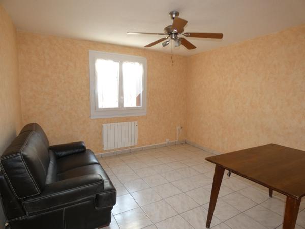 Immeuble de rapport composé de 2 appartements T2 de 35m² avec un garage en RDC.