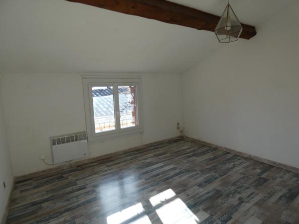 Immeuble de rapport composé de 2 appartements T2 de 35m² avec un garage en RDC.