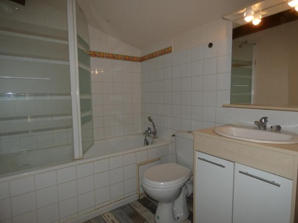 Immeuble de rapport composé de 2 appartements T2 de 35m² avec un garage en RDC.