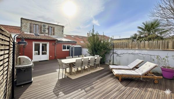 Maison familiale à vendre 6 pièces, 4 chambres + bureau – Proche gare & écoles – Grande terrasse – Garage – Dépendances – ROCHEFORT (17)