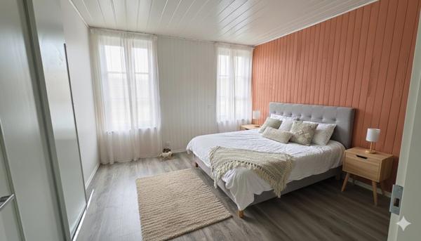 Maison familiale à vendre 6 pièces, 4 chambres + bureau – Proche gare & écoles – Grande terrasse – Garage – Dépendances – ROCHEFORT (17)