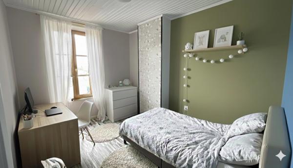 Maison familiale à vendre 6 pièces, 4 chambres + bureau – Proche gare & écoles – Grande terrasse – Garage – Dépendances – ROCHEFORT (17)