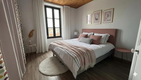 Maison familiale à vendre 6 pièces, 4 chambres + bureau – Proche gare & écoles – Grande terrasse – Garage – Dépendances – ROCHEFORT (17)