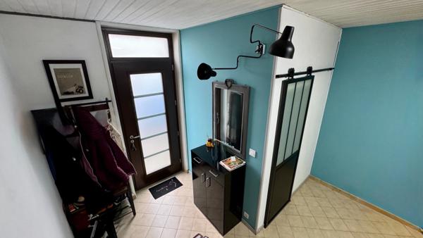 Maison familiale à vendre 6 pièces, 4 chambres + bureau – Proche gare & écoles – Grande terrasse – Garage – Dépendances – ROCHEFORT (17)