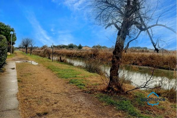 À VIC-LA-GARDIOLE – Résidence Les Jardins de la Robine Maison T3 avec jardin – Exposition plein Sud – Piscine & Tennis
