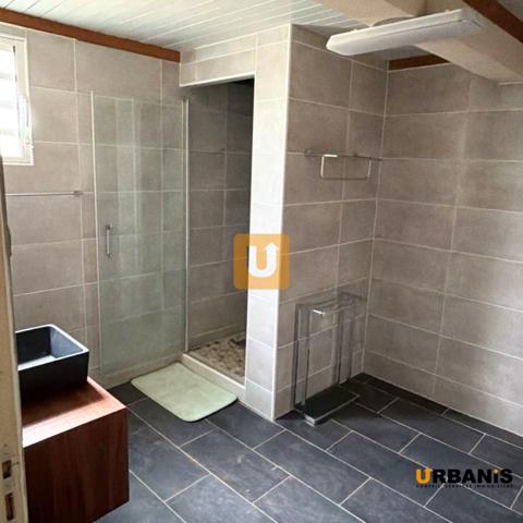 Rez de villa 4 pièce(s) 3 chambre(s) 130 m²