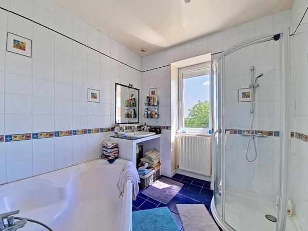 Maison à FAYE-L'ABBESSE, 79350 - 7 pièces 175m²