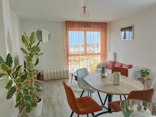 Location                                                      Appartement
                        
                     3 pièces                      57 m2                     à Vertou