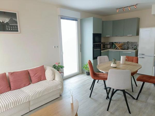 Location                                                      Appartement
                        
                     3 pièces                      57 m2                     à Vertou