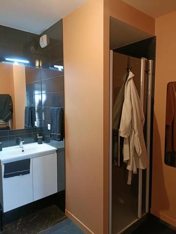 Location                                                      Appartement
                        
                     3 pièces                      57 m2                     à Vertou