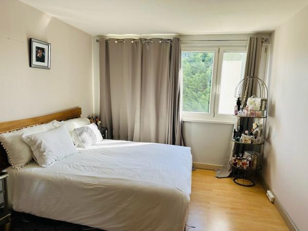 Appartement
         5 pièces
        - 87 m² Exclusivité 229 000 € *