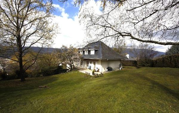 Maison 8 pièces sur beau terrain