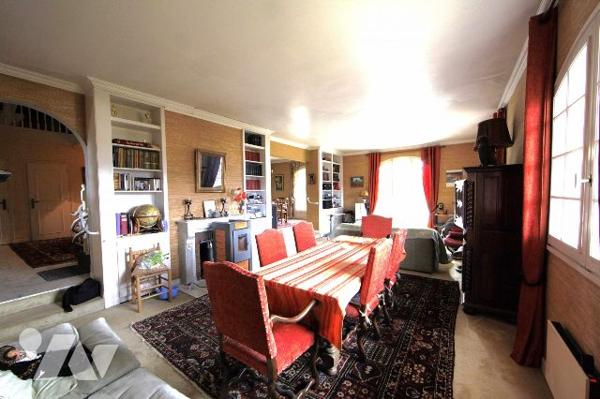 Maison 8 pièces sur beau terrain