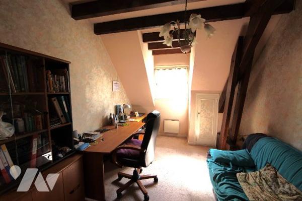Maison 8 pièces sur beau terrain