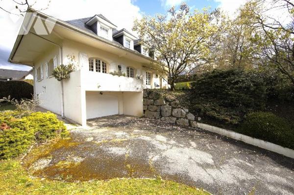 Maison 8 pièces sur beau terrain