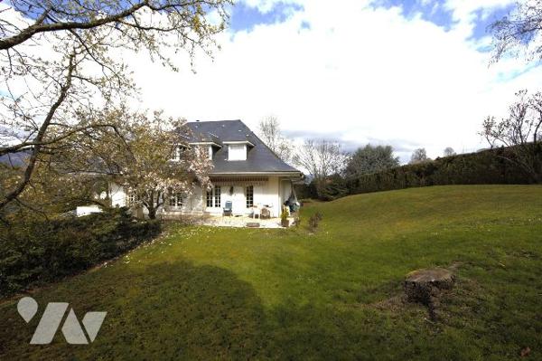Maison 8 pièces sur beau terrain