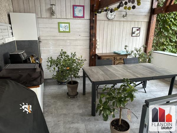Maison de village de caractère avec terrasse, garage et local commercial