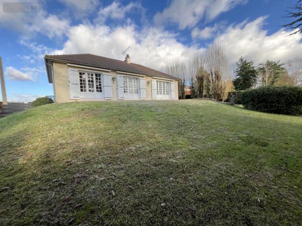 Maison à vendre à Connerré dans la Sarthe (72160), ref : 72033-397