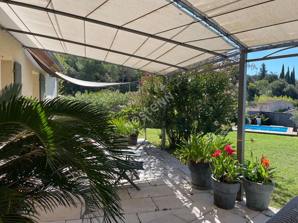 Maison Lauris 5 pièce(s) 150 m2 - 3 ch - 1 bureau - belle vue