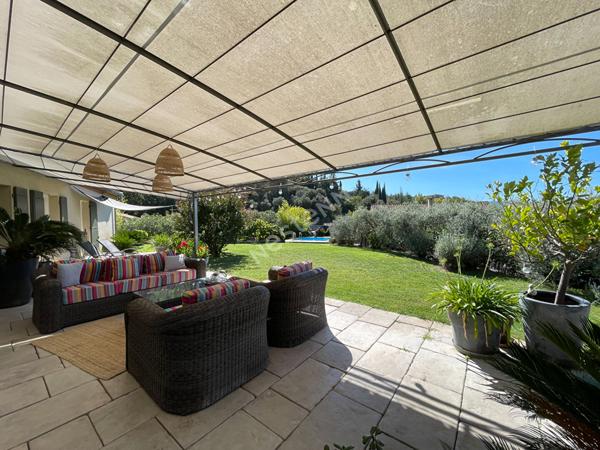 Maison Lauris 5 pièce(s) 150 m2 - 3 ch - 1 bureau - belle vue