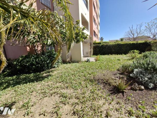 Appartement T4 en rez-de-jardin + place de parking privative