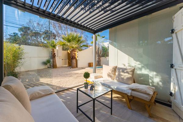 BAS DE VILLA / JARDIN / PISCINE / STATIONNEMENT